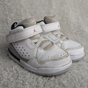Jordan Kids White Sneakers Size 7 In Good Used Condition